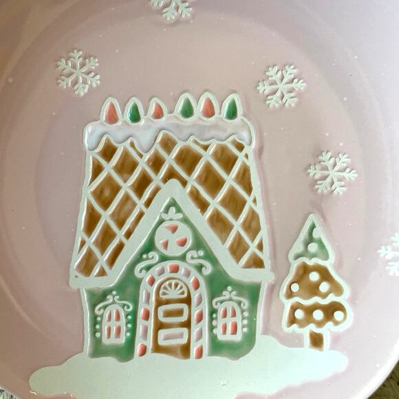 4 Eli + Ana PINK GINGERBREAD HOUSE Dinner Plates 10.5in Ceramic Pinkmas NEW - Picture 9 of 12